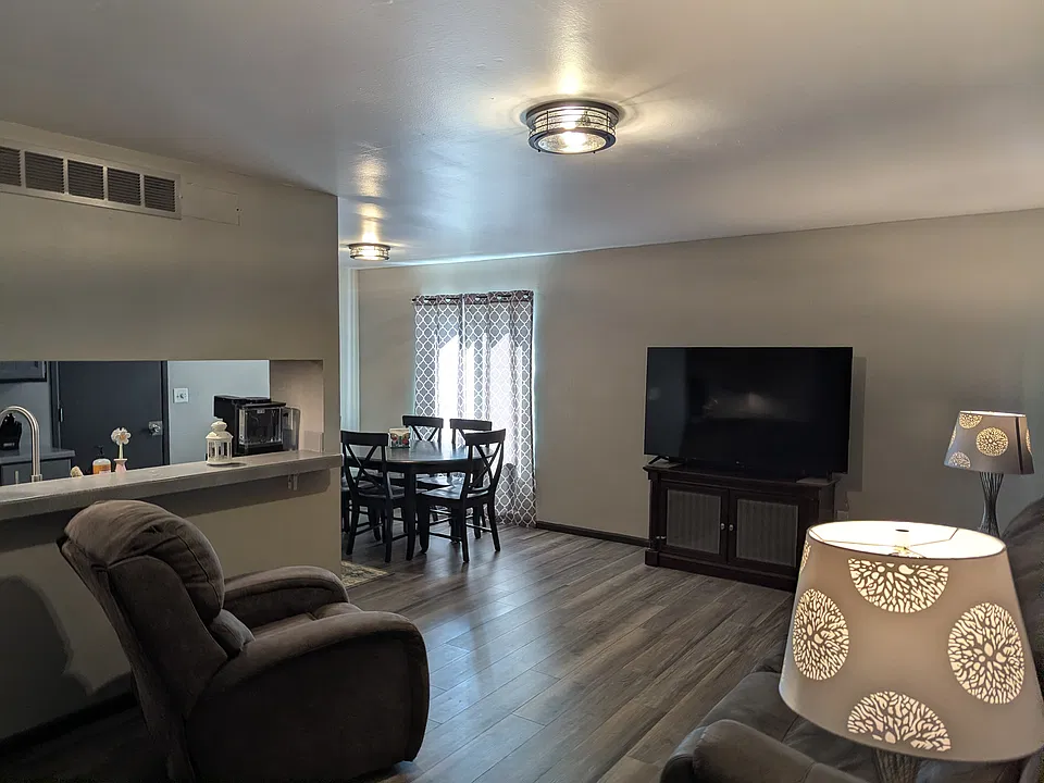 8313 Camelot Ct