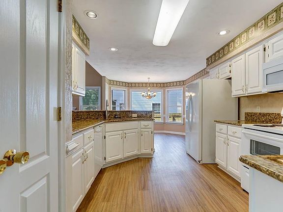 5th image of 3616 Mardean Dr