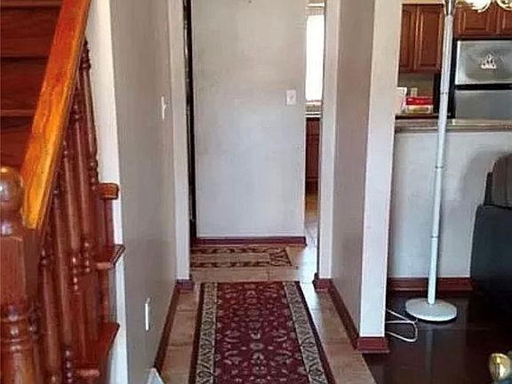 4th image of 569 Blossom Ave