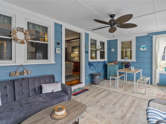 3rd image of 727 Oakland Beach Ave