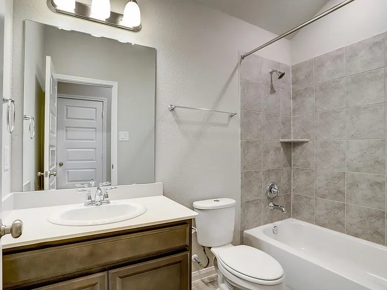 2110 Cherryvale Dr — Photo 3