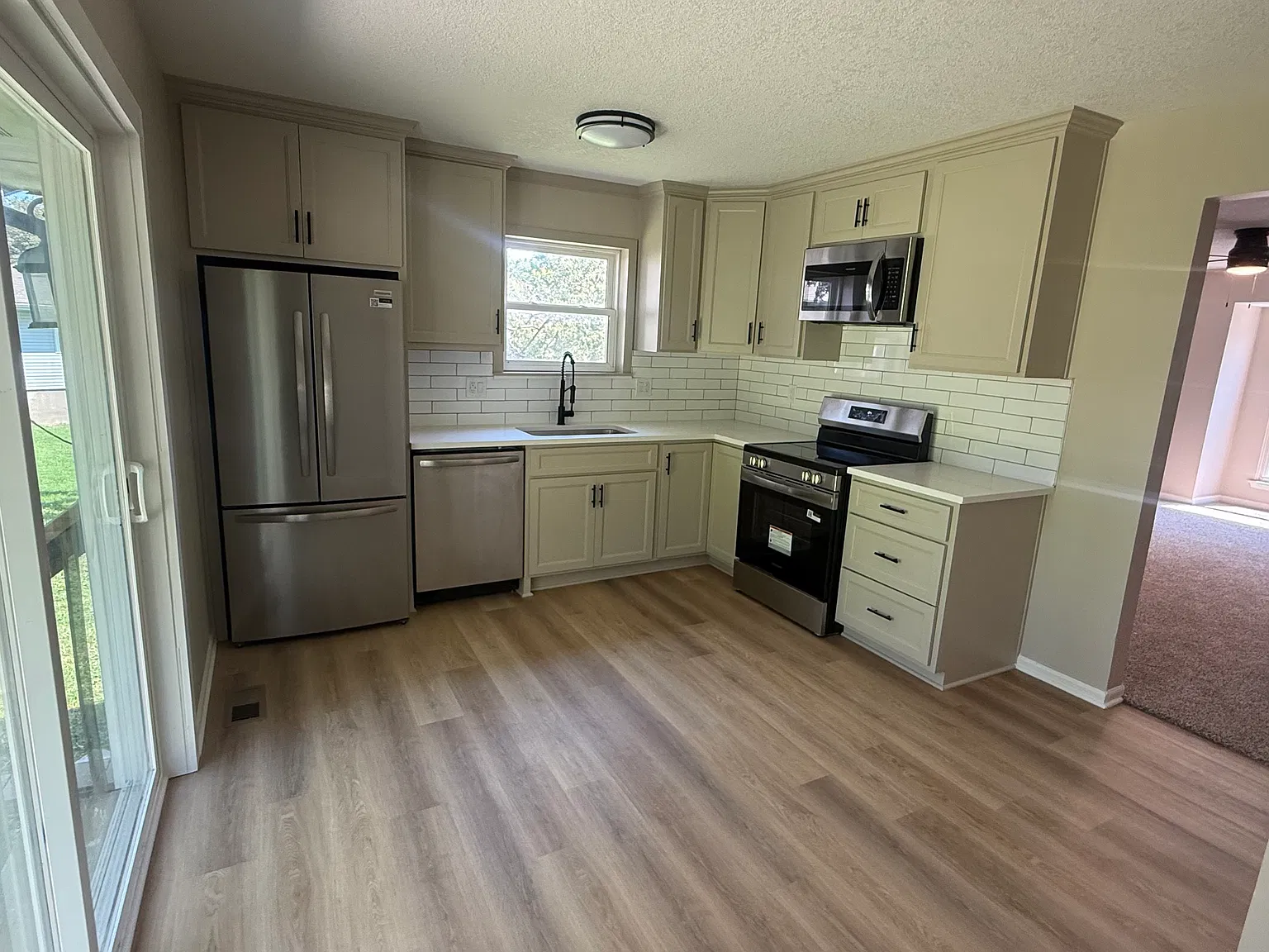 3 bed, 1390 sqft, $1,900 — Photo 1