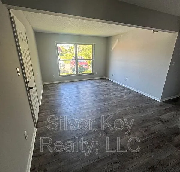 311 Sunset Dr #10 — Photo 2