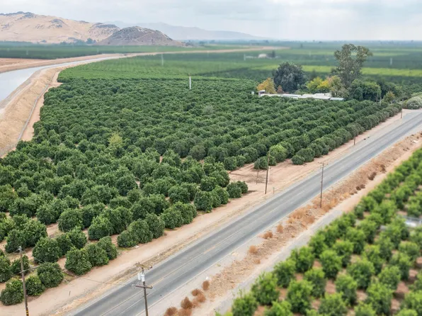 8184 S Hills Valley Road, Orange Cove, CA 93646