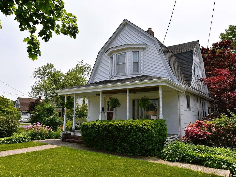 1st image of 322 Secatogue Avenue