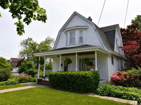 322 Secatogue Avenue, Farmingdale, NY 11735