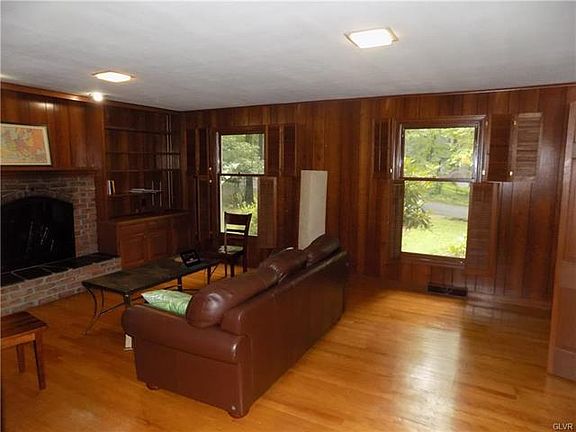 5th image of 425 Rockhill Cir