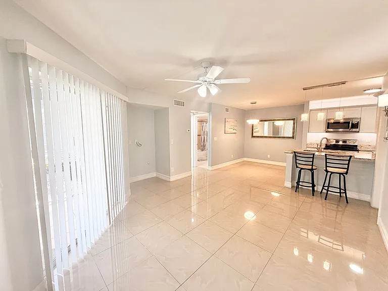 150 Santa Clara Dr #4 — Photo 2