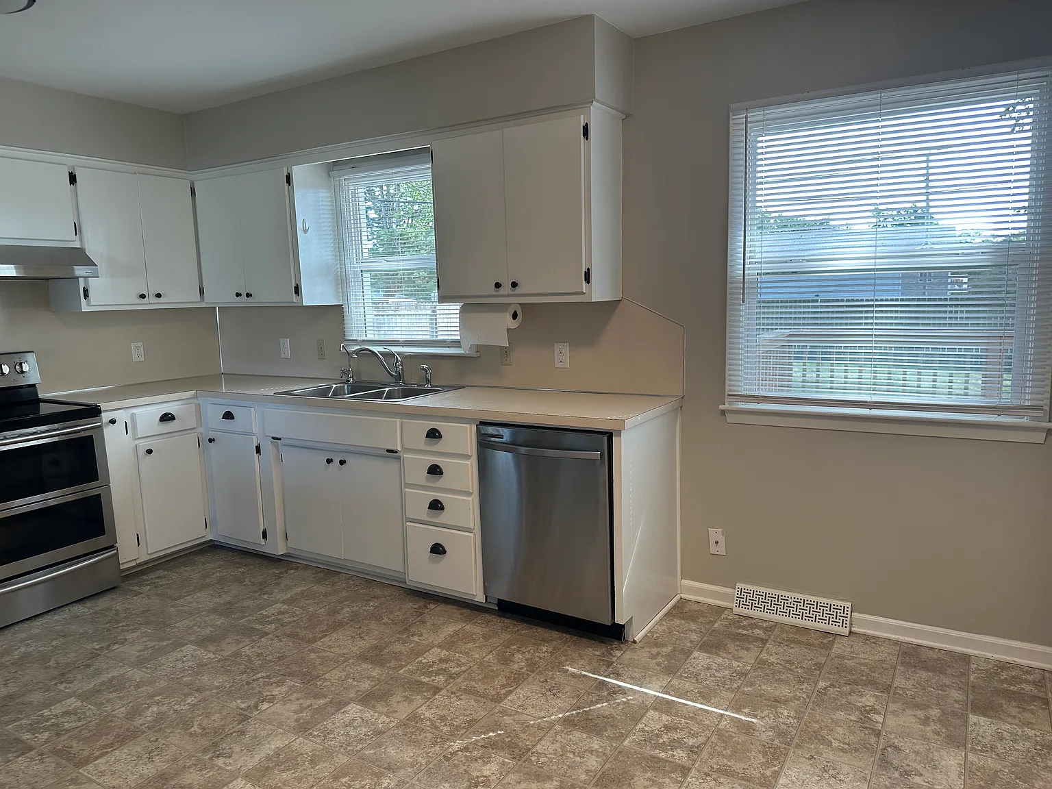 309 Pontiac Dr — Photo 4