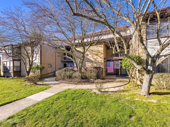 55 Amberly Drive #F, Manalapan, NJ 07726