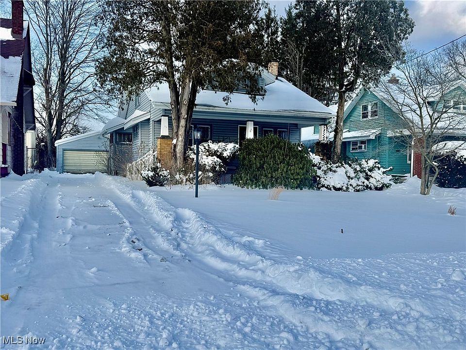 1st image of 826 Woodford Ave