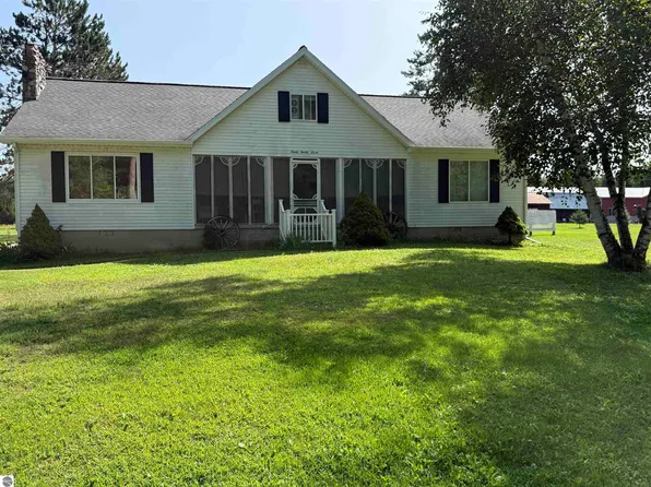 9027 S Young Rd, Falmouth, MI 49632