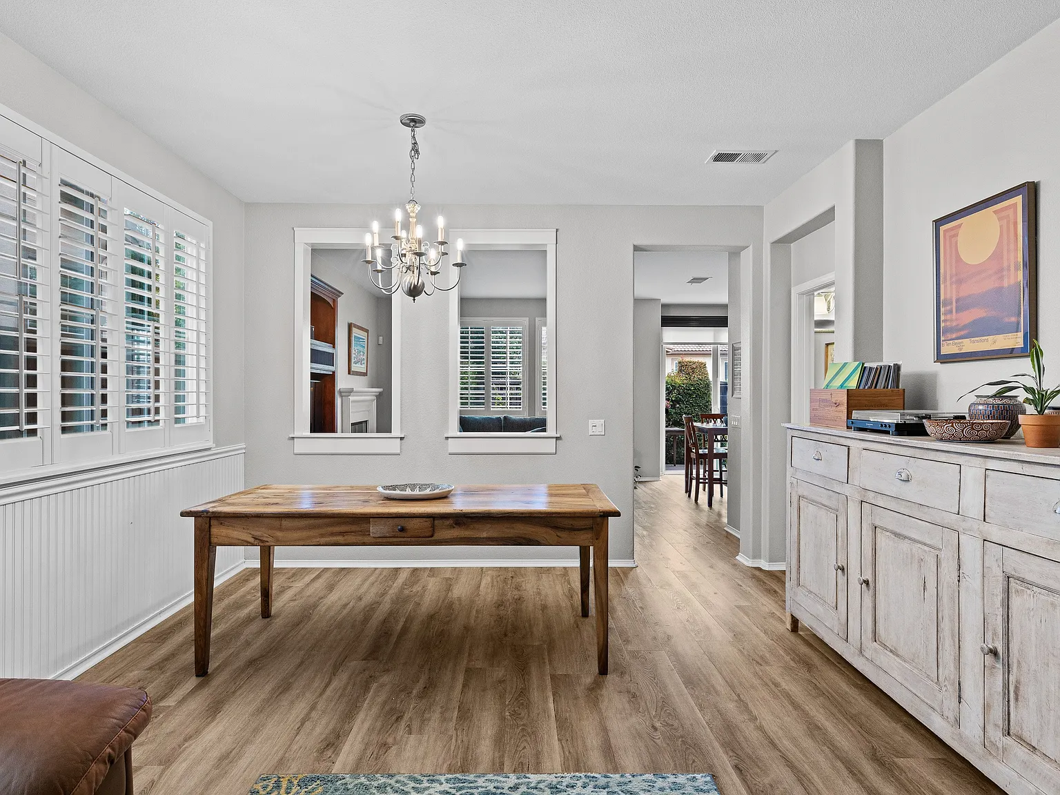 4 bed, 1992 sqft, $4,850 — Photo 4