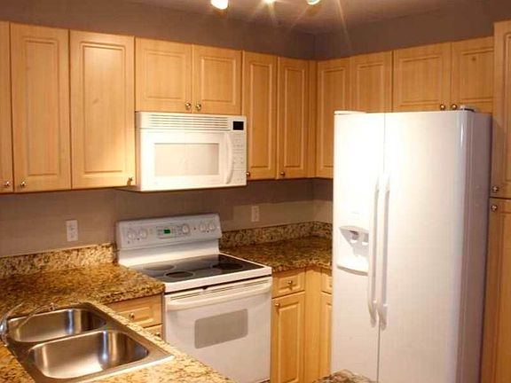 5th image of 4173 Crystal Lake Dr #Townhouse