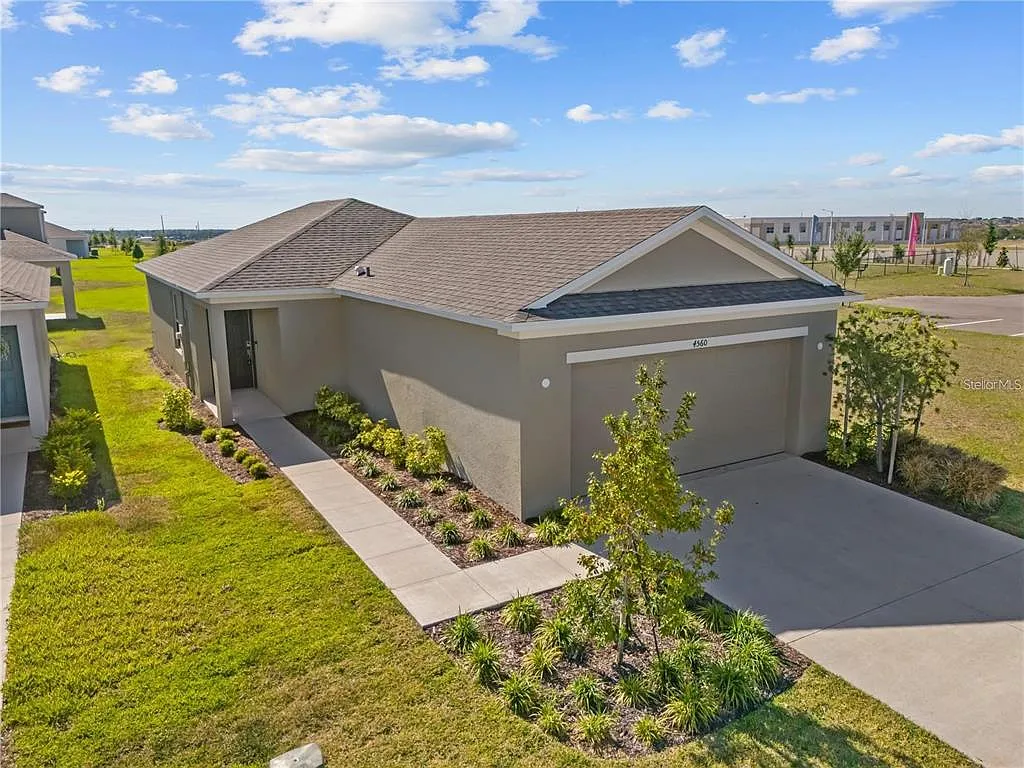 3 bed, 2.0 bath, 1455 sqft, $1,850 — Photo 3