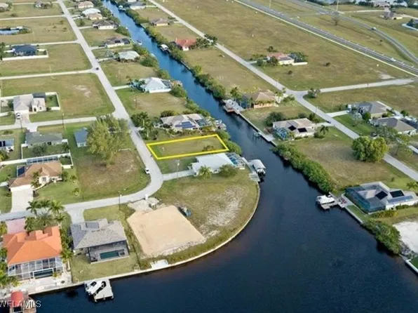 407 NW 33rd Ave, Cape Coral, FL 33993