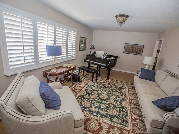 4th image of 209 Homewood Dr