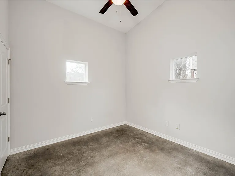 811 Gunter St #B — Photo 15