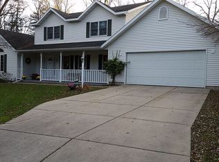 N4385 Beach Dr, Cambridge, WI 53523