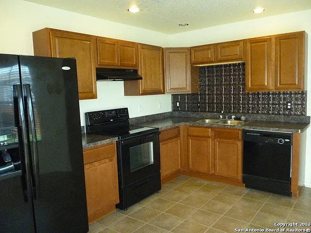 3 bed, 2.5 bath, 1872 sqft, $1,600 — Photo 3