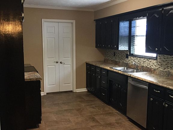 3rd image of 5 Big Oak Ln