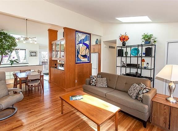 5th image of 46 Deerfield Ln