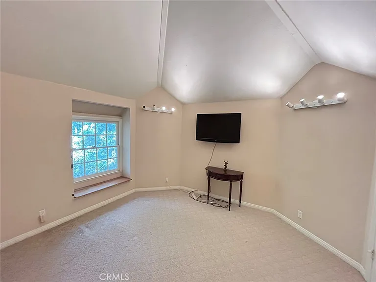 300 S Timken Rd — Photo 37