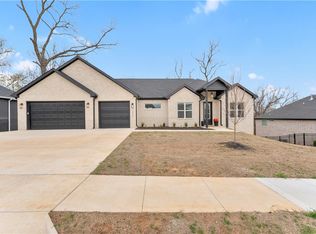 1421 Lee St, Pea Ridge, AR 72751