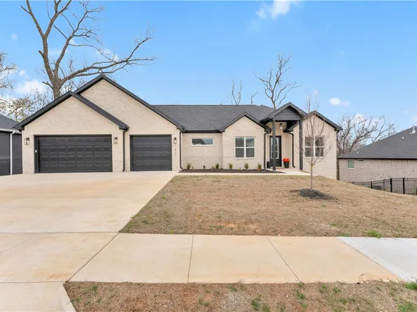 1421 Lee St, Pea Ridge, AR 72751