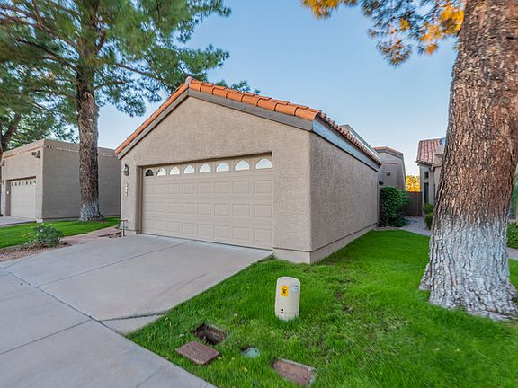 4th image of 4034 E Paradise Dr