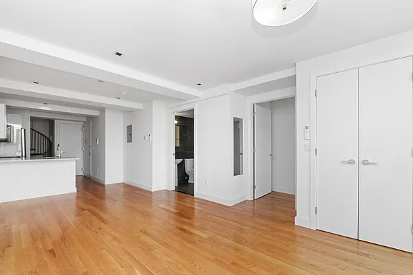 Rented by MNS | media 5