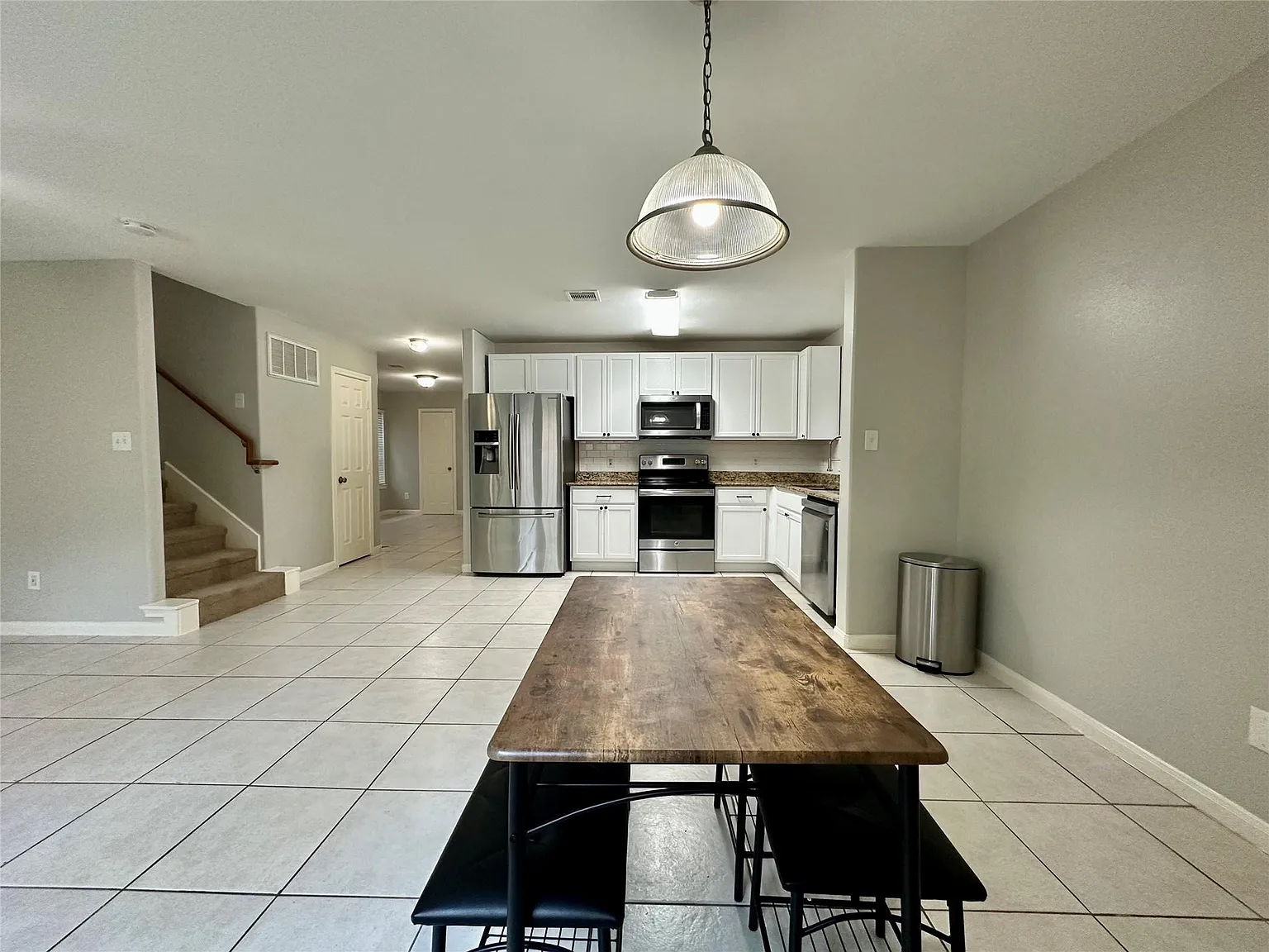 4 bed, 2.5 bath, 1700 sqft, $1,645 — Photo 2