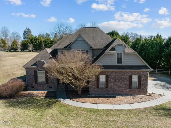 19 Garden Valley Dr, Winston Salem, NC 27107