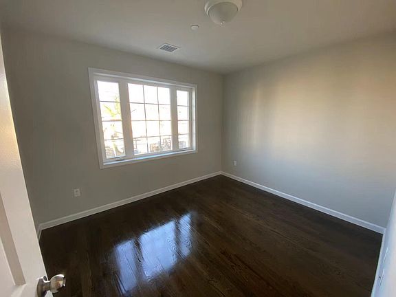 4th image of 156 Burke Ave