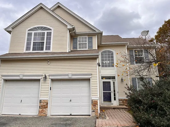 232 Winding Hill Dr, Hackettstown, NJ 07840