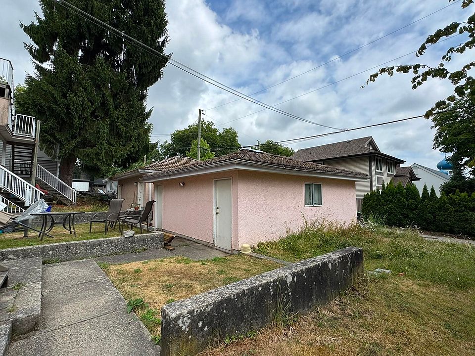 2nd image of 3 E 43rd Ave