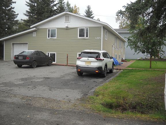 3rd image of 1215 Hess Ave