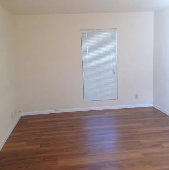 1187 Grove Ave #E — Photo 6