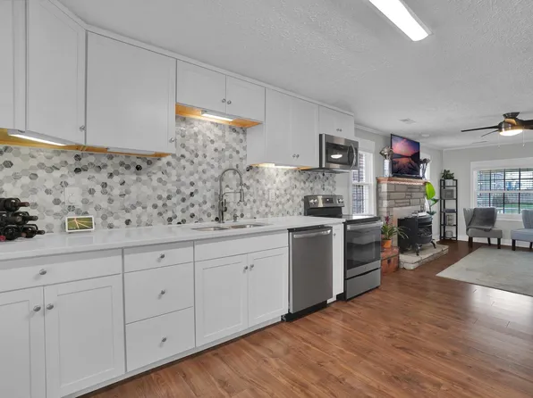51 Island View Dr, Buckeye Lake, OH 43008