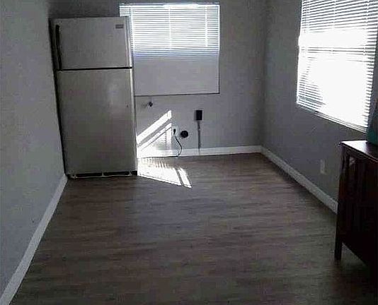 4th image of 923 James Ave S
