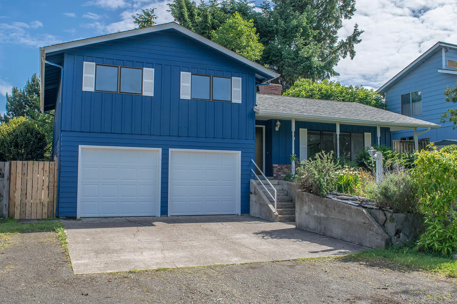 195 SE Salmon St photo 1