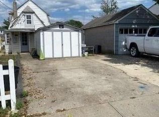 121 Garfield St, Freeport, NY 11520