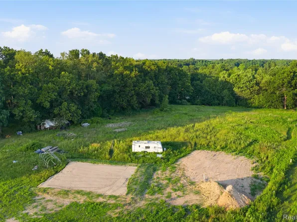 5300 W Allen Rd, Fowlerville, MI 48836