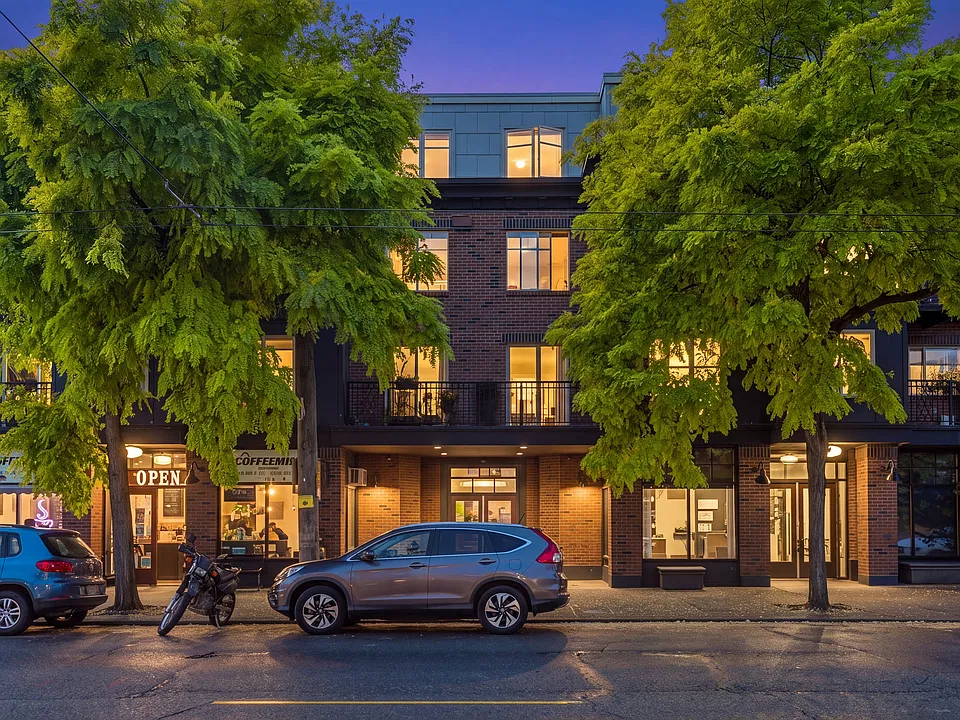 1909 10th Ave W #206