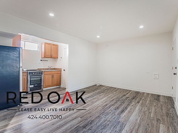 2nd image of 4630 Venice Blvd #9