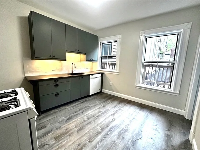 61 Monument Ave #1 — Photo 6