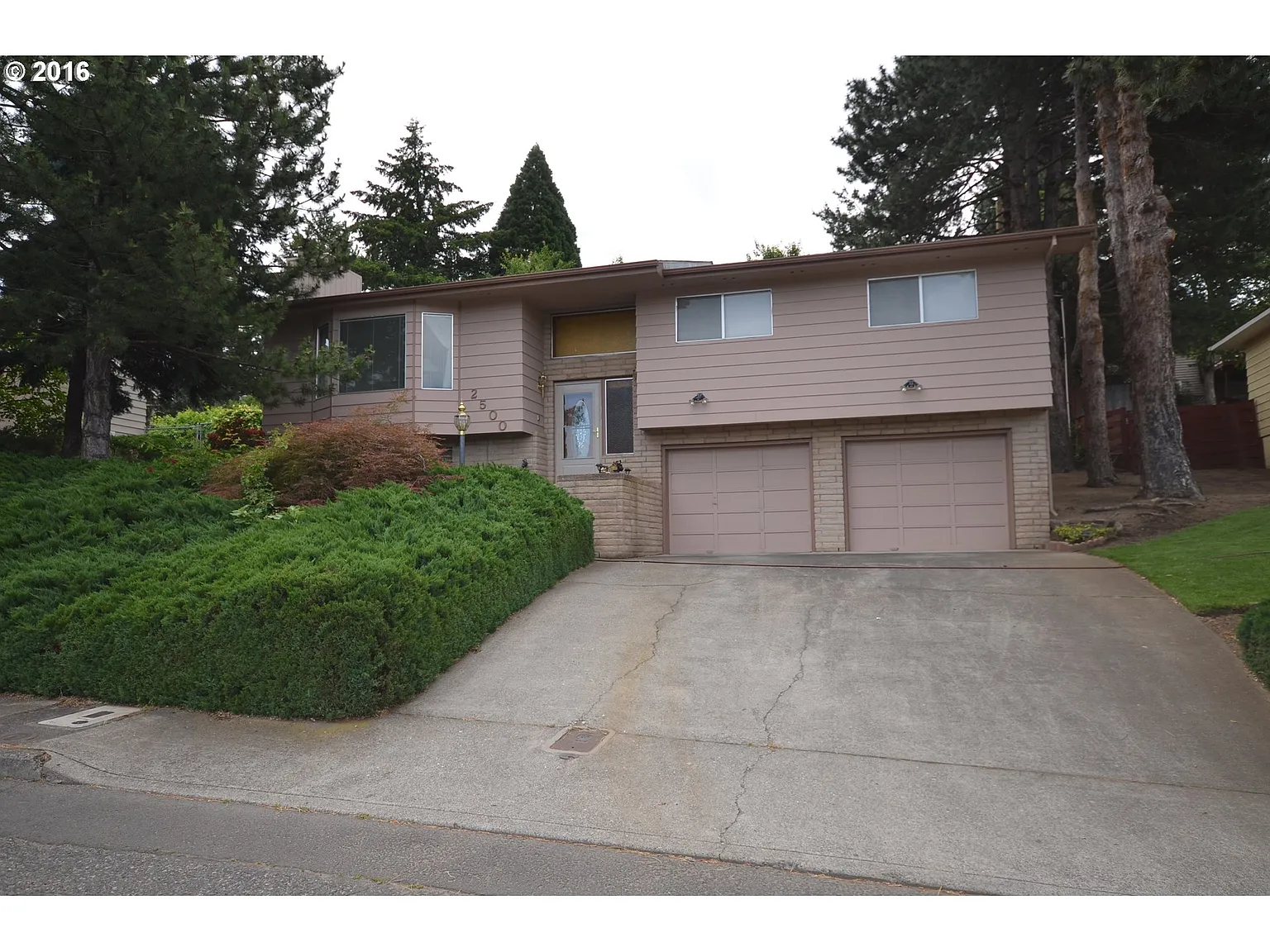 2500 Jordan St photo 1