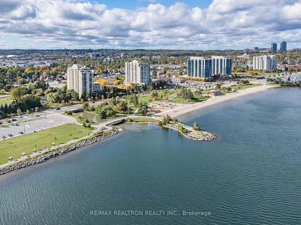 75 Ellen St #1111, Barrie, ON L4N 7R6
