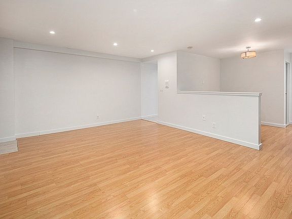 4th image of 21 Vandam St APT 1