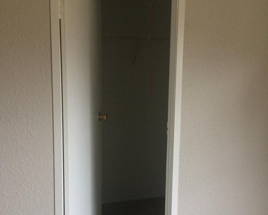 all rooms have walk in closets